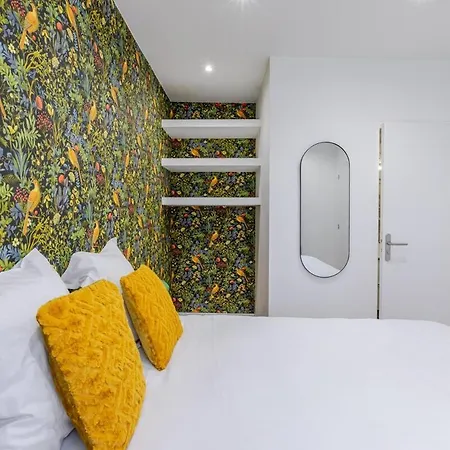 Nid Douillet Pour Deux Coeur Du 19e Arrondissement * Parigi