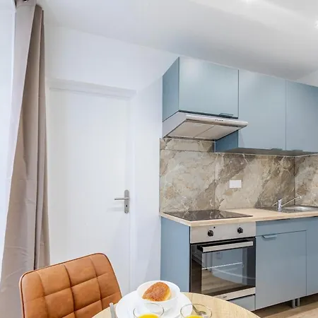Nid Douillet Pour Deux Coeur Du 19e Arrondissement * Parigi